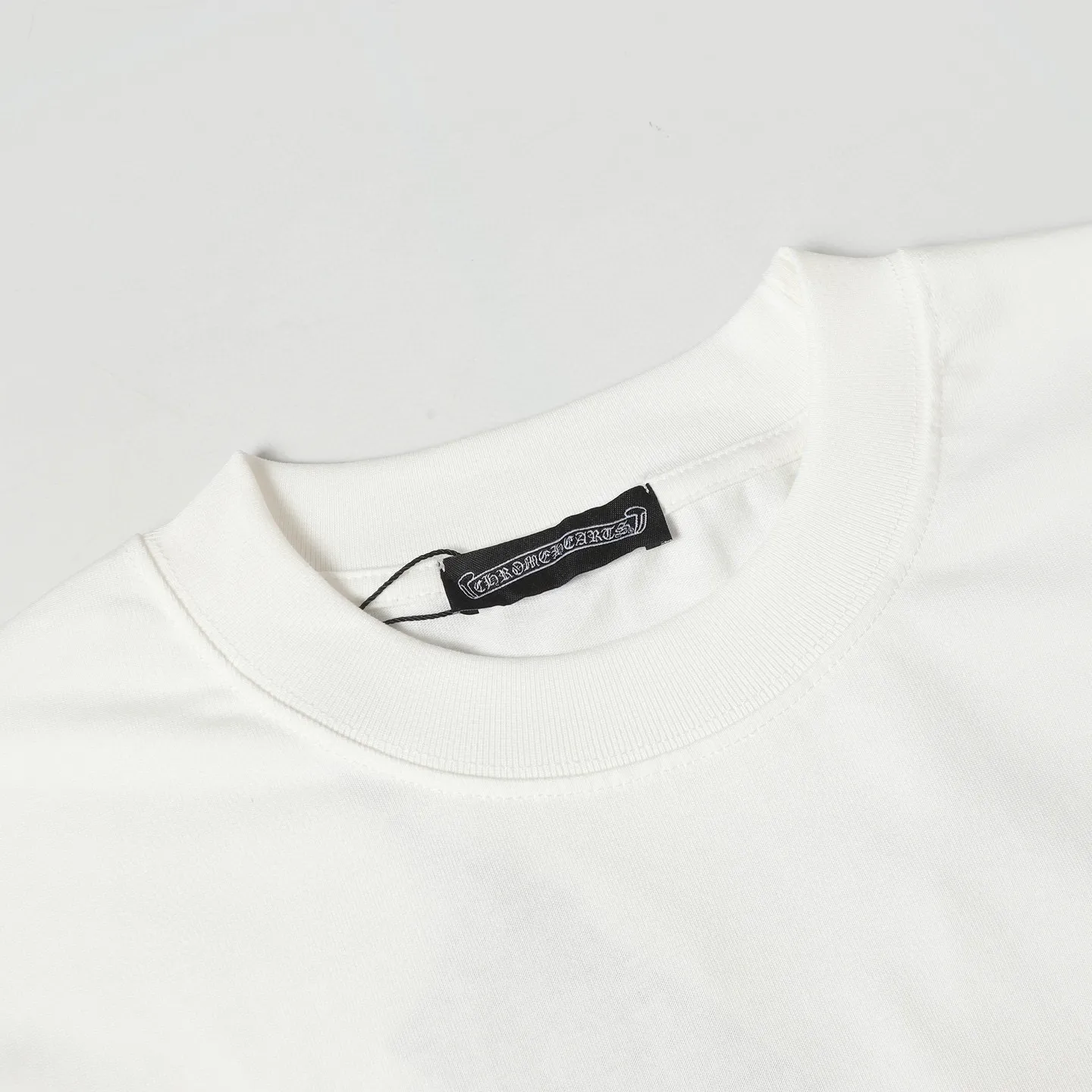 🅿️180 Chrome hearte/Chrome heart ch 25ss early spring Sanskrit horseshoe foam printed short-sleeved T-shirt. A must-have item for daily commuting for men and women in light luxury. The correct version is welcome to compare. Detailed features: ·280g 100% cotton double yarn jersey fabric. ·Special thickened 32 pieces of double-strand 1x1 thread in the same vat. ·Double-needle stitching process. ·Original main mark washed hangtag. Color: black white Size: XS-L